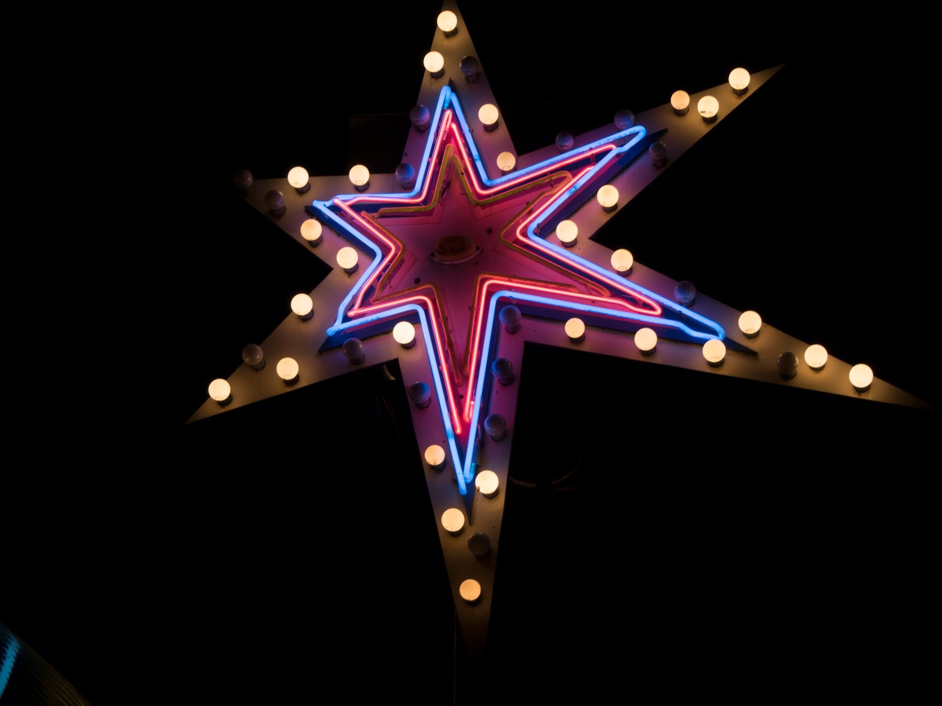 Star backlight in the Riviera Sochi park